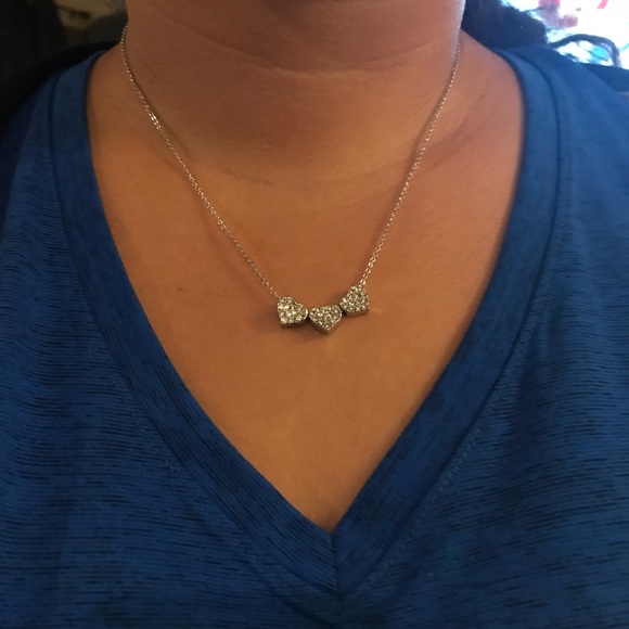 💎LAST ONE💎 Silver 3 heart crystal necklace - Picture 2 of 6